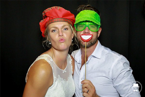 Wedding photo booth hire - couple blowing a kiss